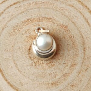 silver pearl pendant